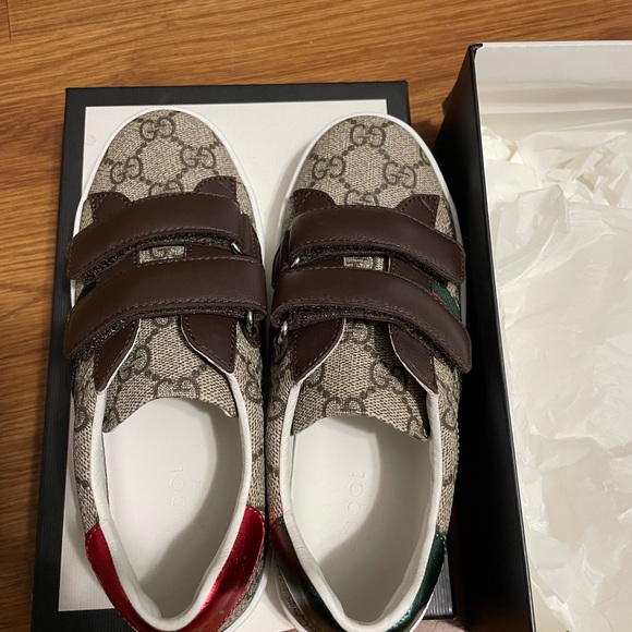 GUCCI - Picture 2 of 4